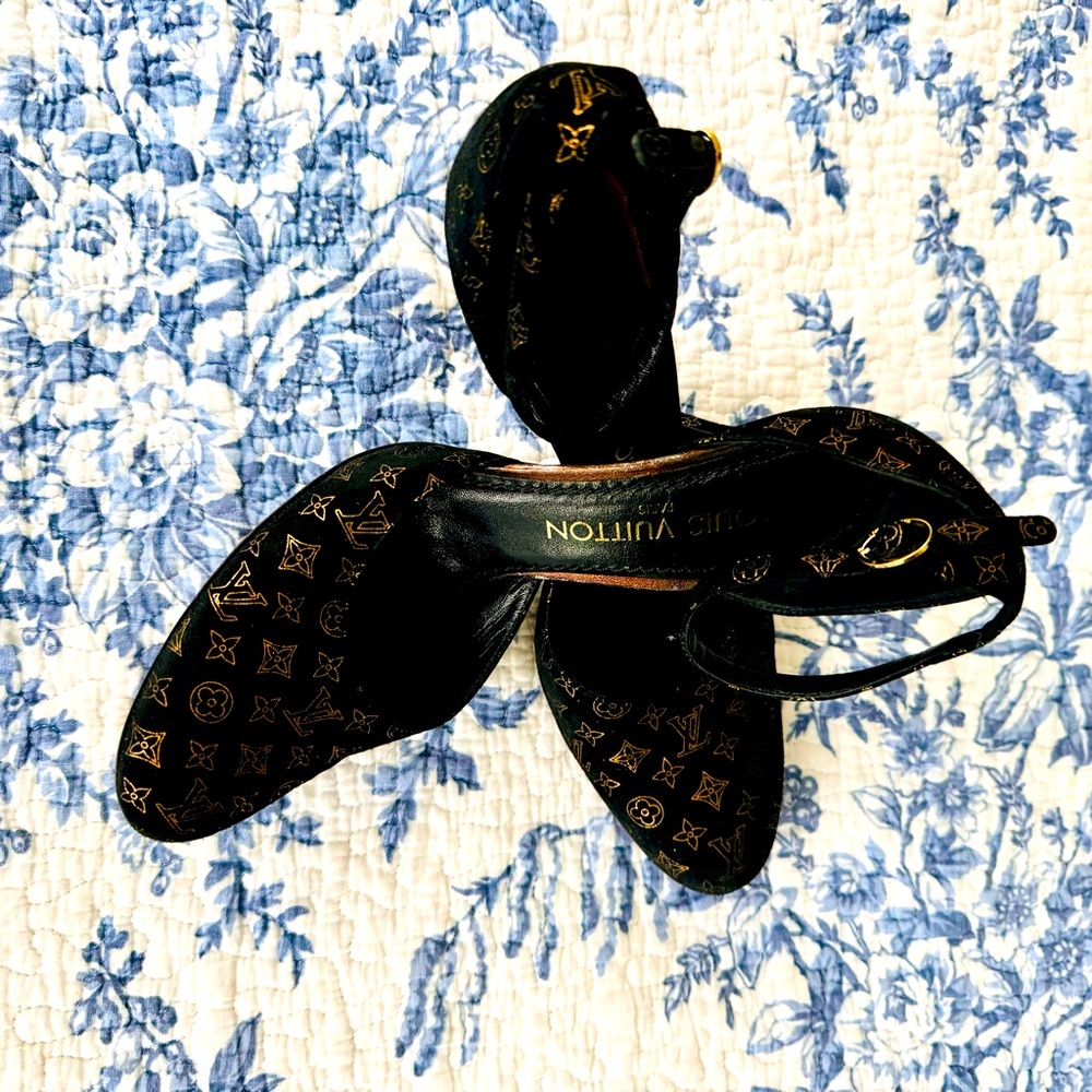 LOUIS VUITTON BLACK SUEDE HEELS METALLIC GOLD LV LOGO PRINT IT SIZE 37 - Picture 8 of 10